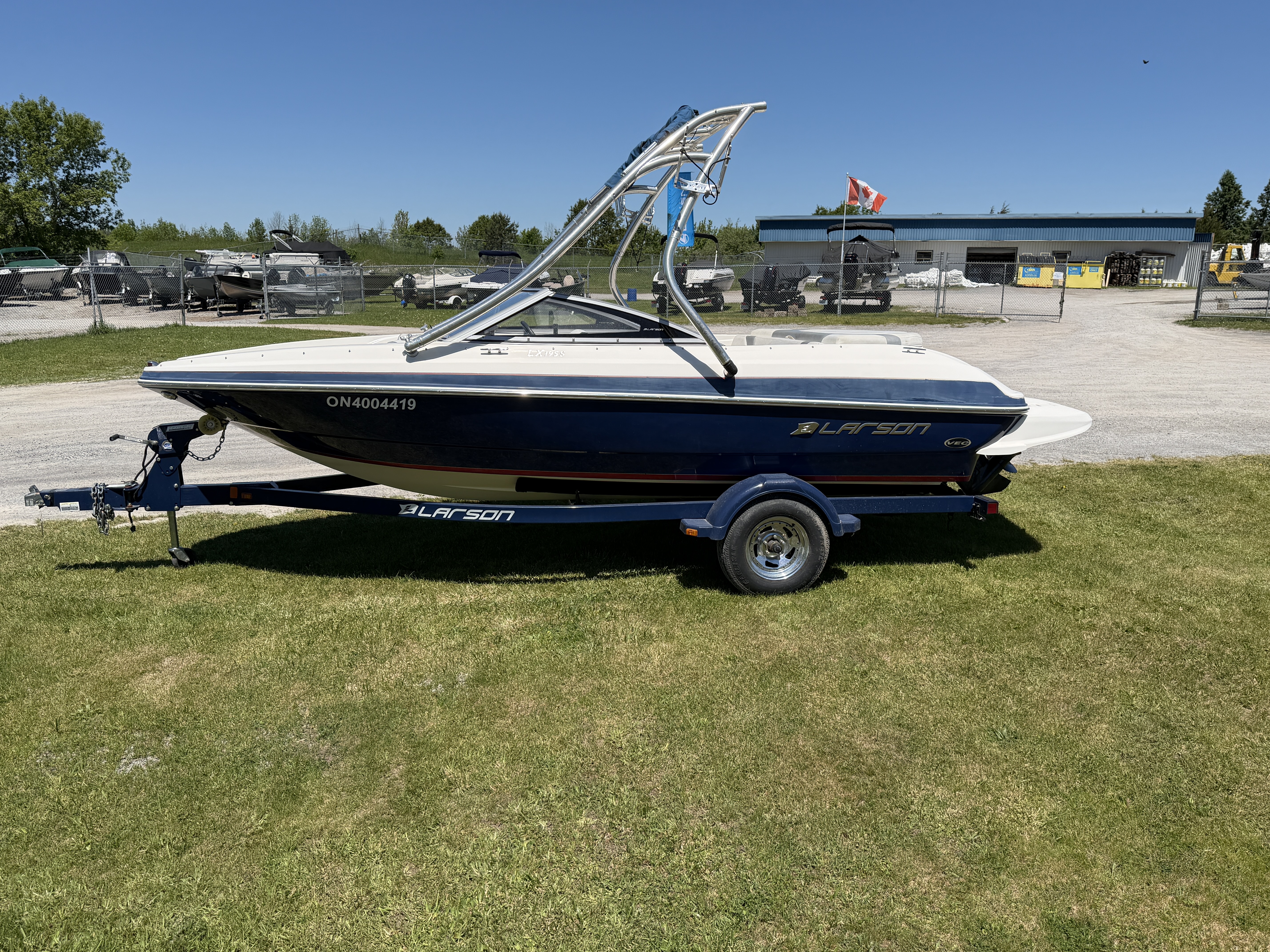 Photo of Larson LX 195S