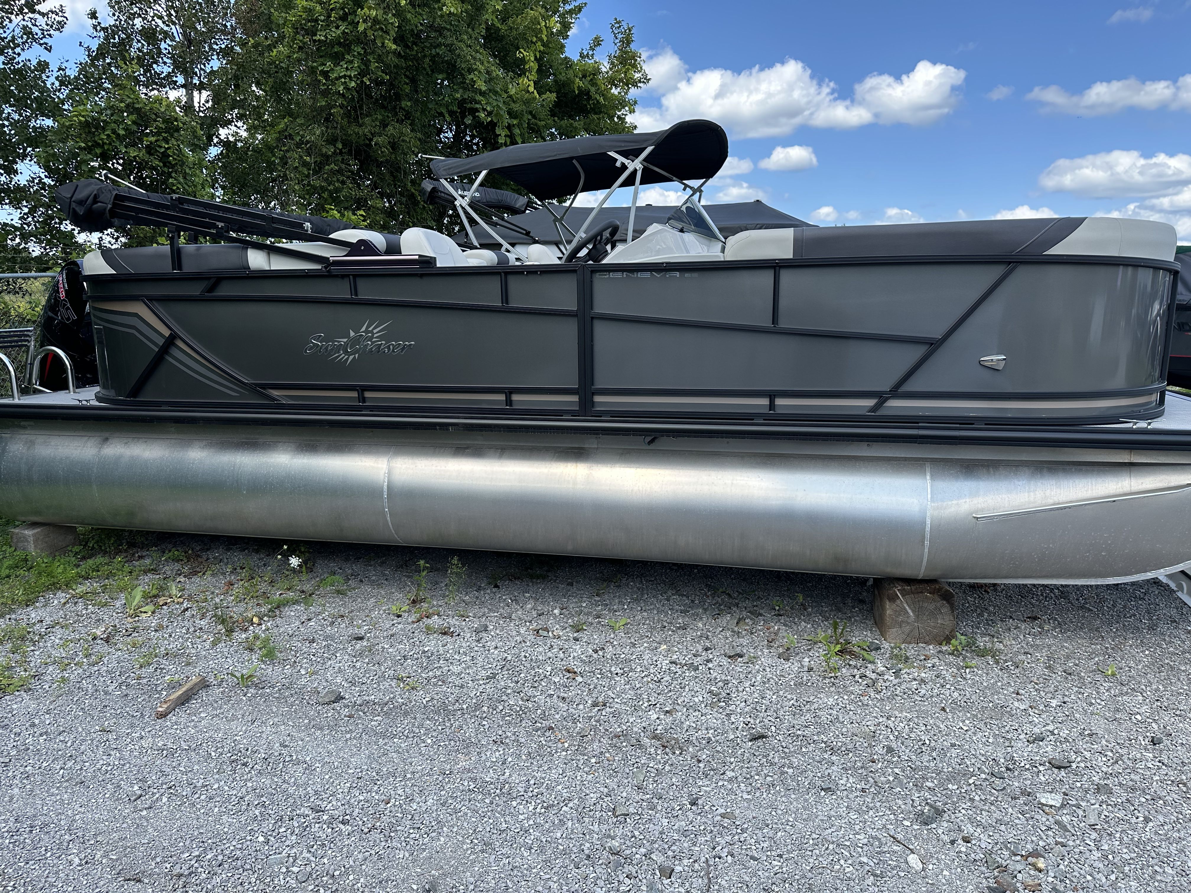 Photo of Sunchaser Geneva 22 LRDH Poly-tritoon